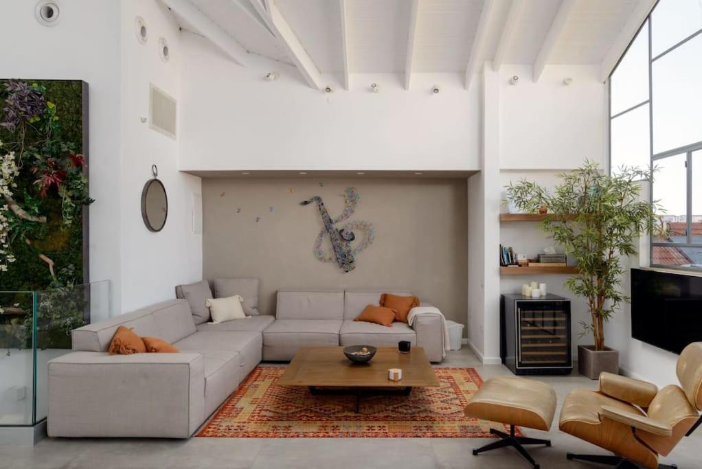 Stunning 4BR Duplex Penthouse by HolyGuest photo 1