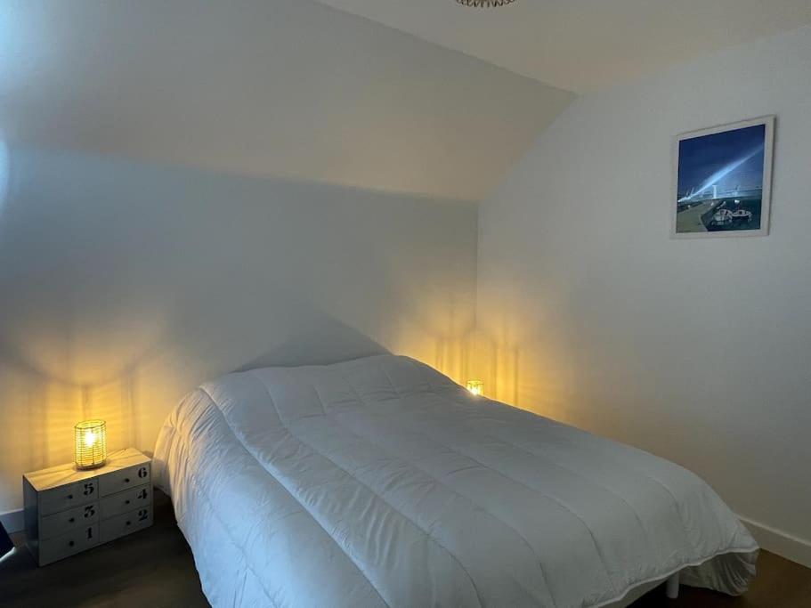 Hisse et Oh, T2 avec balcon vue port et parking photo 1