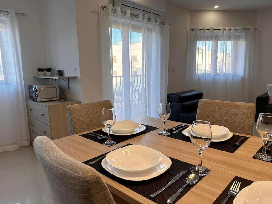 Cozy, Spacious 3 Bedroom Maisonette, 6 to 9 ppl, 1 min walk from Seafront photo 3