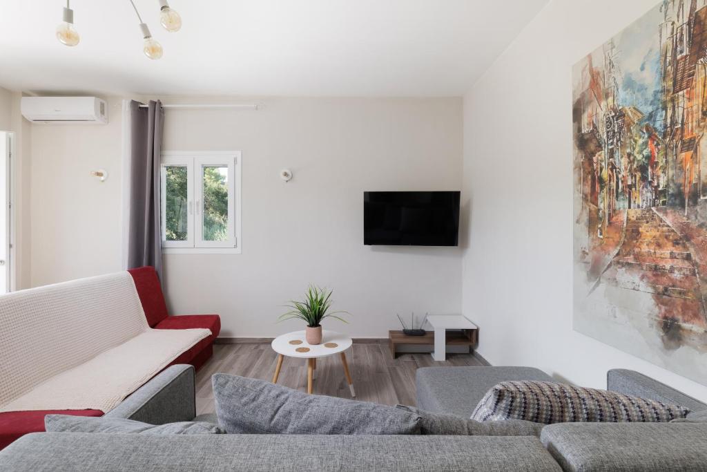 Sundial house photo 1