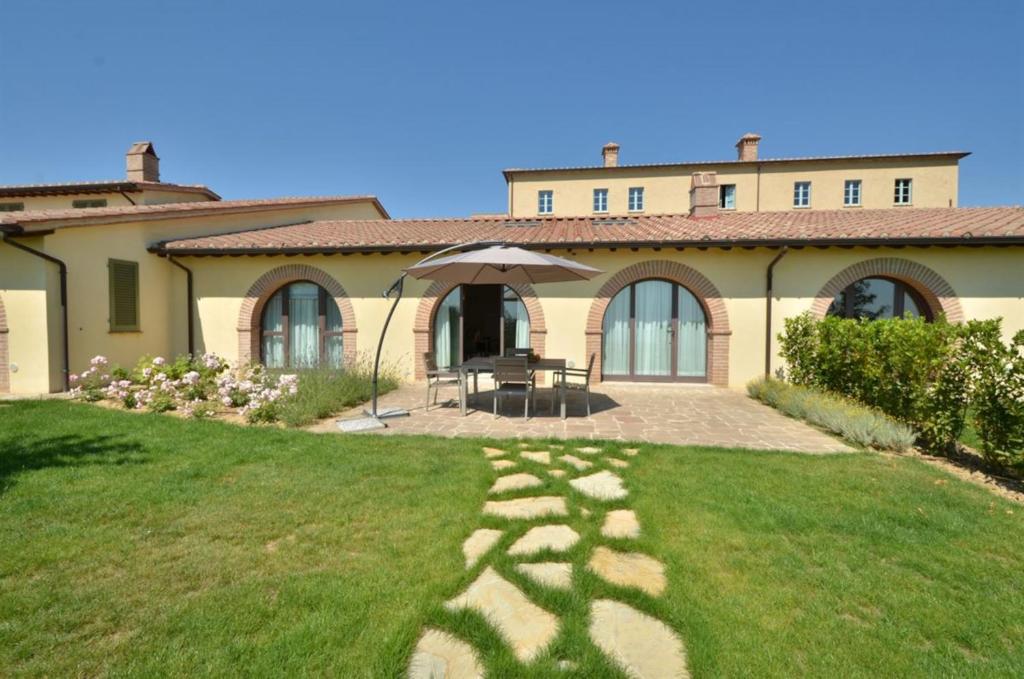 Luxury Resort with swimming pool in the Tuscan countryside, Villas on the ground floor with private outdoor area with panoramic view photo 4