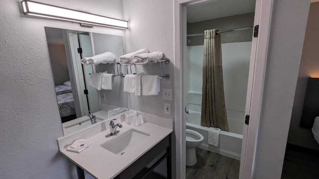 Motel 6-Leominster, MA photo 1