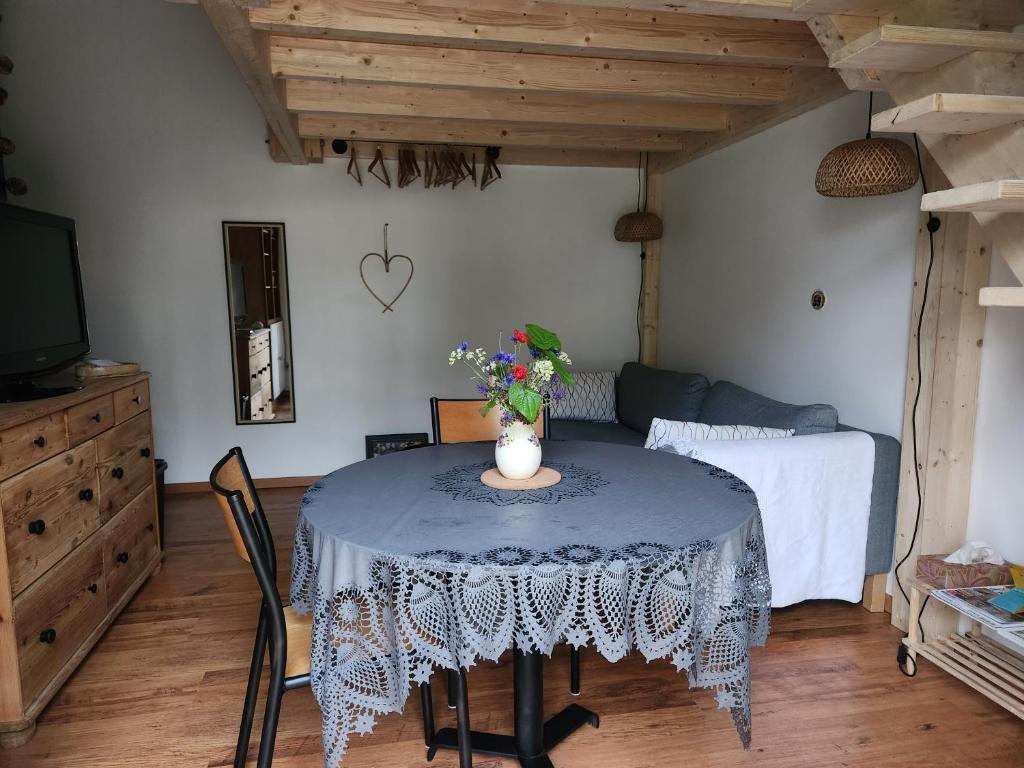 Studio cosy climatisé indépendant avec mezanine