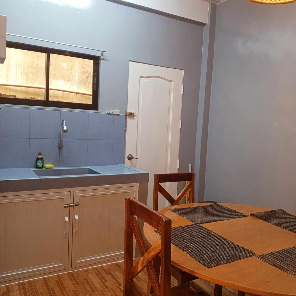 Coron's Cozy Flat Room 204 photo 4