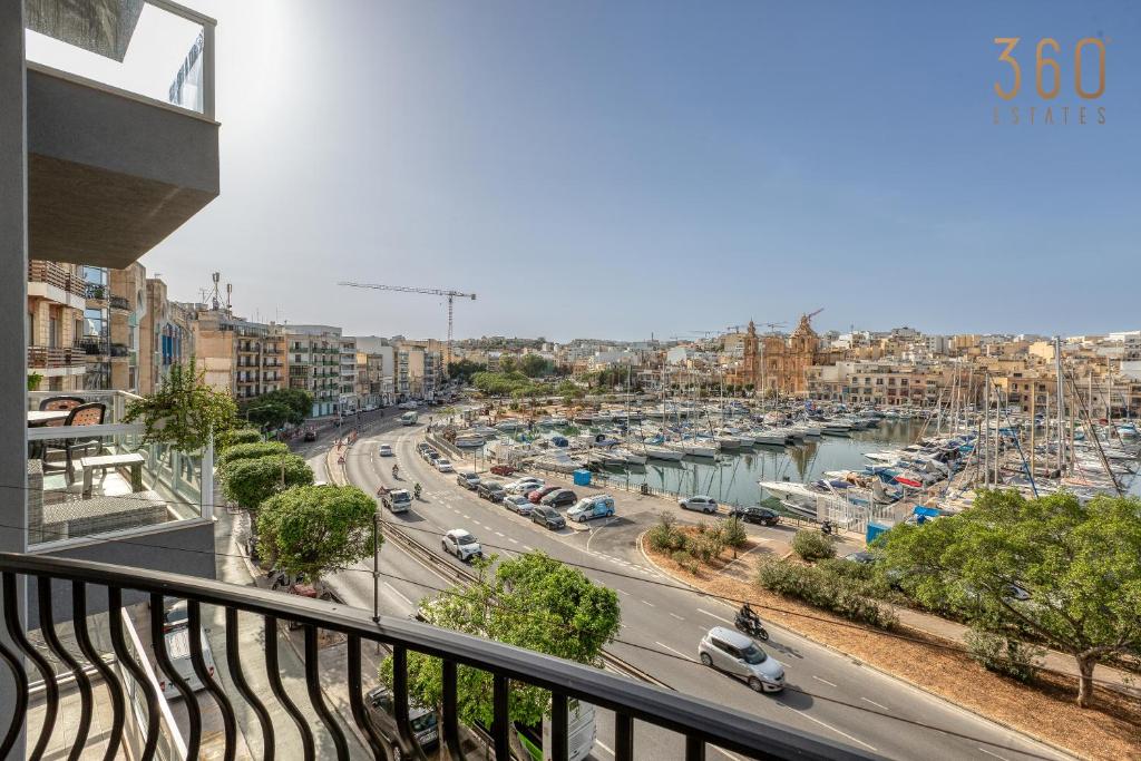 Stunning 3BR Marina View APT in Pieta with Balcony by 360 Estates photo 3