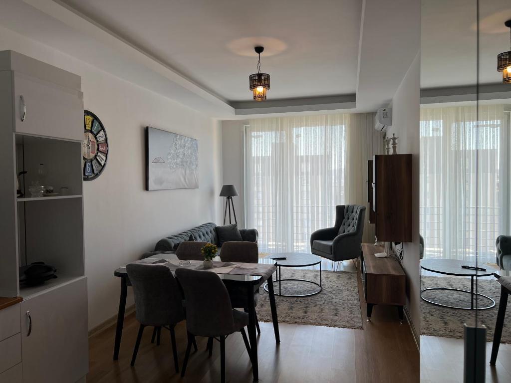New Furnished Flat Central Location Free WIFI AC photo 1