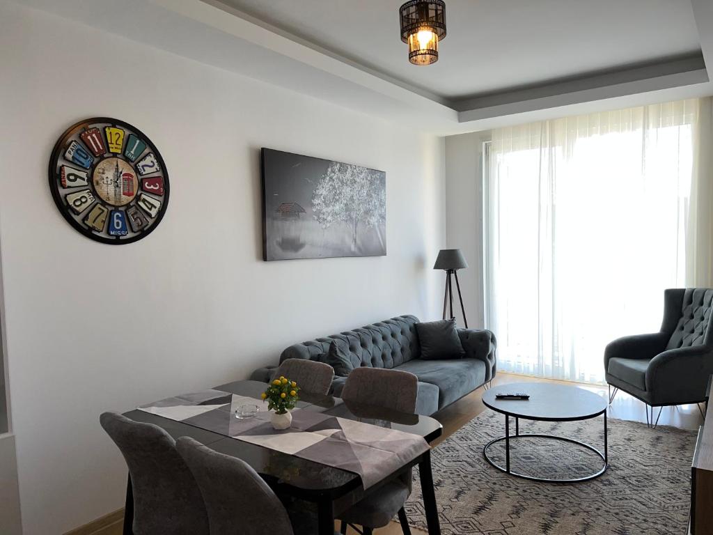 New Furnished Flat Central Location Free WIFI AC photo 2