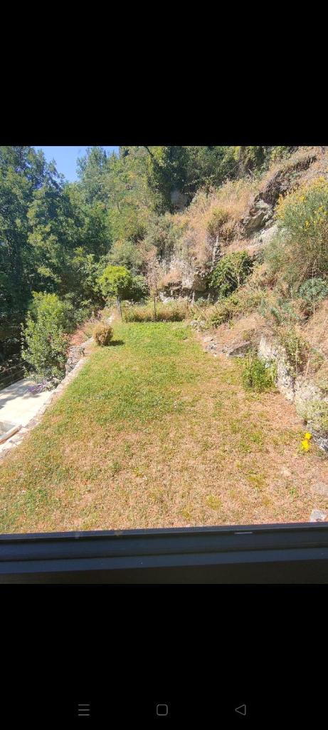 Mazet en bord de ruisseau photo 4