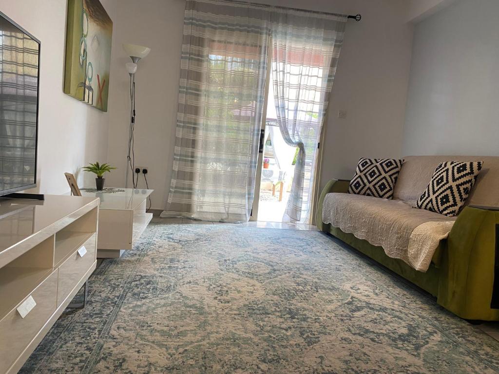 beautiful apartment near the sea and a large private garden photo 4