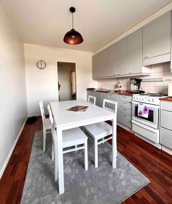 A stylish, newly decorated home! photo 4