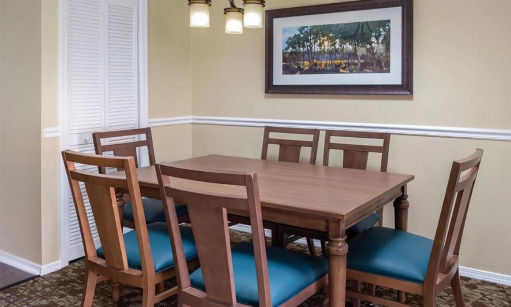 Wyndham Branson at the Meadows photo 3