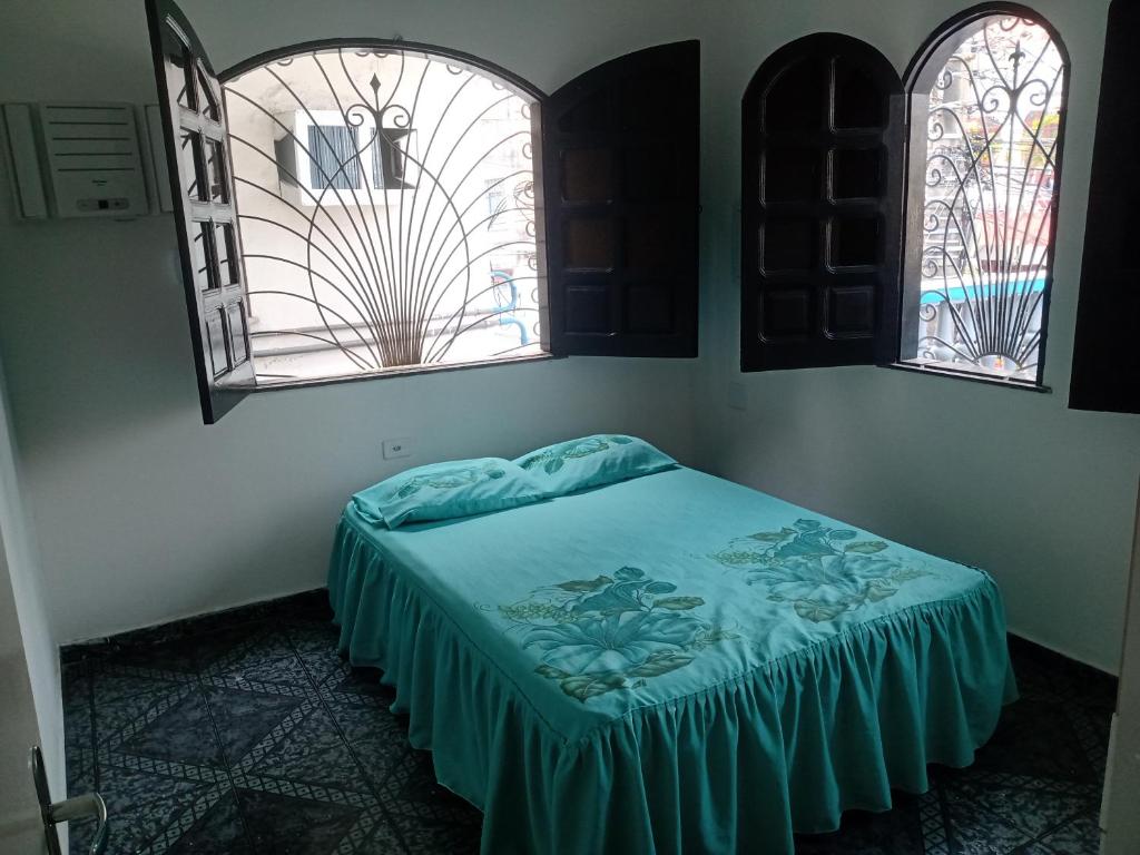 Casa grande em área central, bem iluminada e vent. photo 1