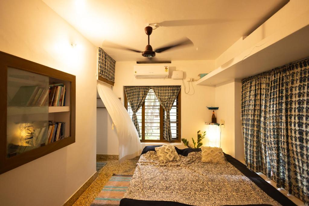 Happy Turtles Homestay cozy room for 2 people