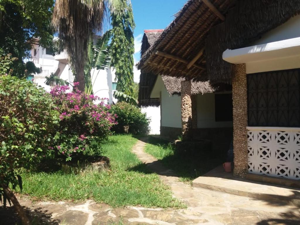 serene home in DIani photo 2