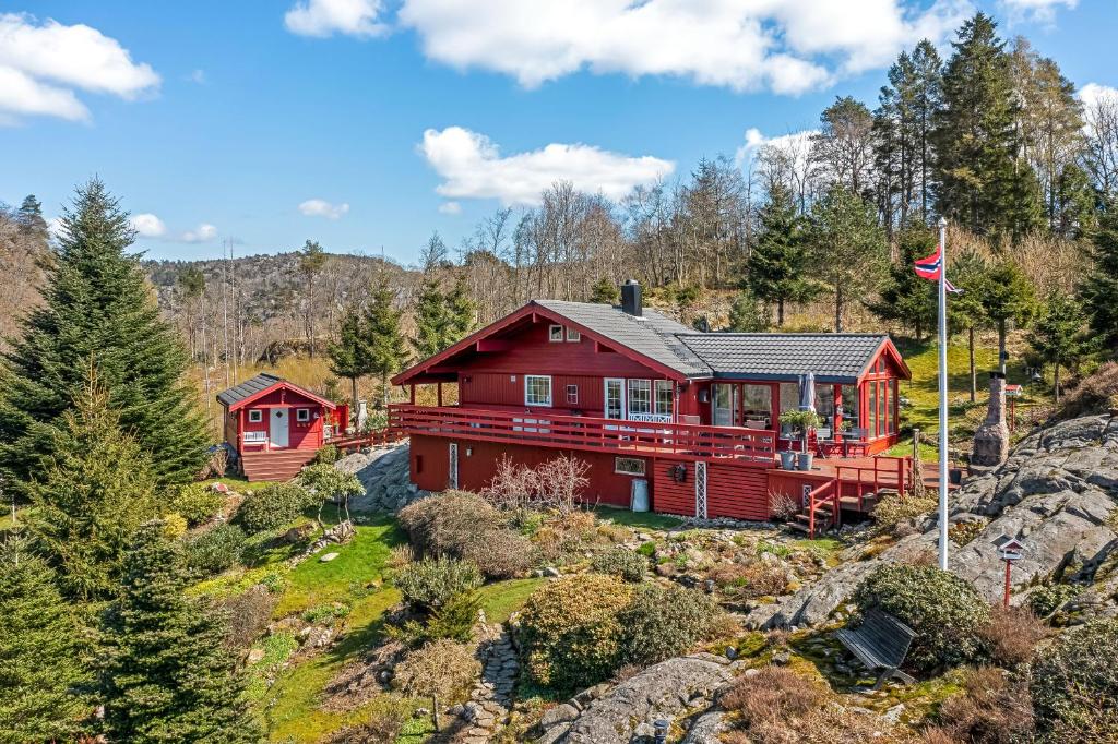 Gemütliches helles Ferienhaus am See mit Panoramaseeblick + Hütte und nahe Meer photo 1