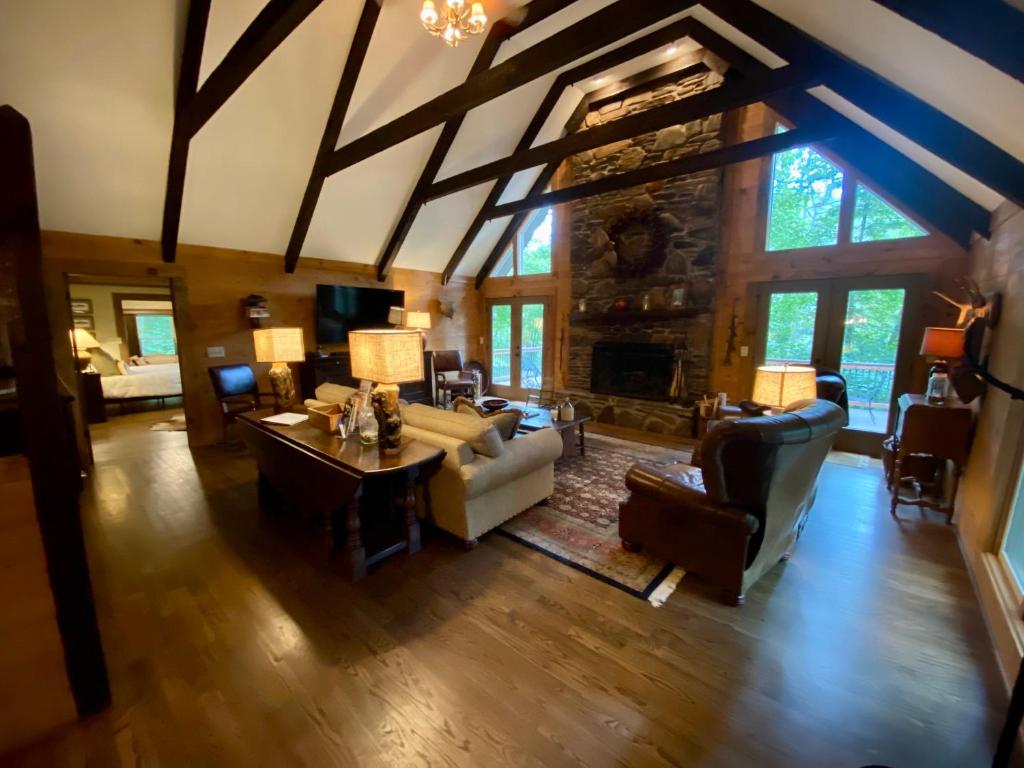 New Listing! Romantic Mountain Hideaway photo 2