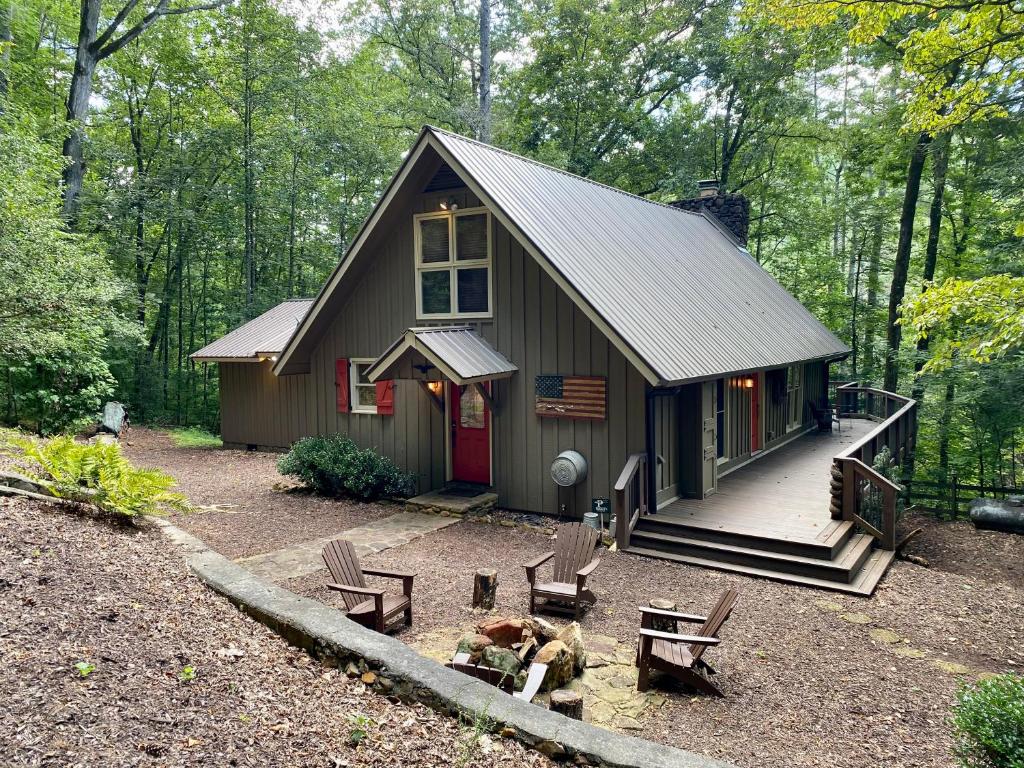 New Listing! Romantic Mountain Hideaway