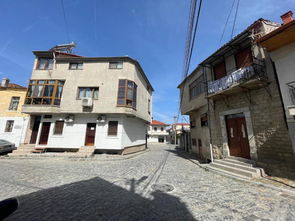 At Pikotiko's - Korca City Rooms for Rent photo 3