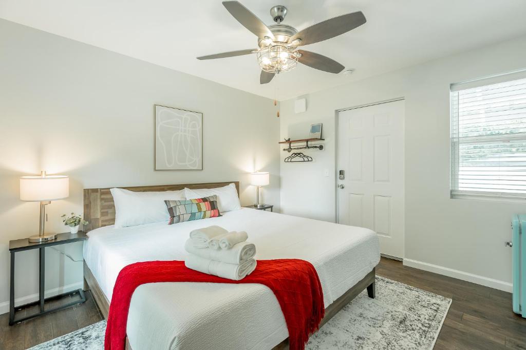 11 The Charlotte Room - A PMI Scenic City Vacation Rental photo 3