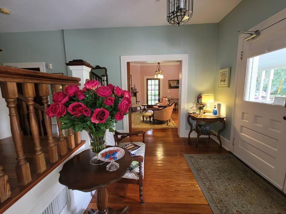 Inspiration Room at Camellia Rose Inn Downtown photo 3