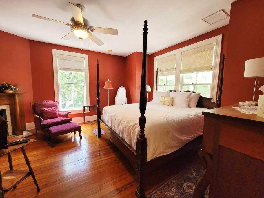 Briar Rose Room at Camellia Rose Inn Downtown photo 3