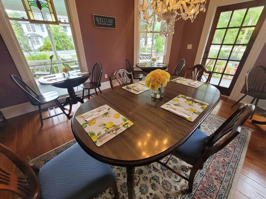 Lady Clare Room at Camellia Rose Inn Downtown photo 2