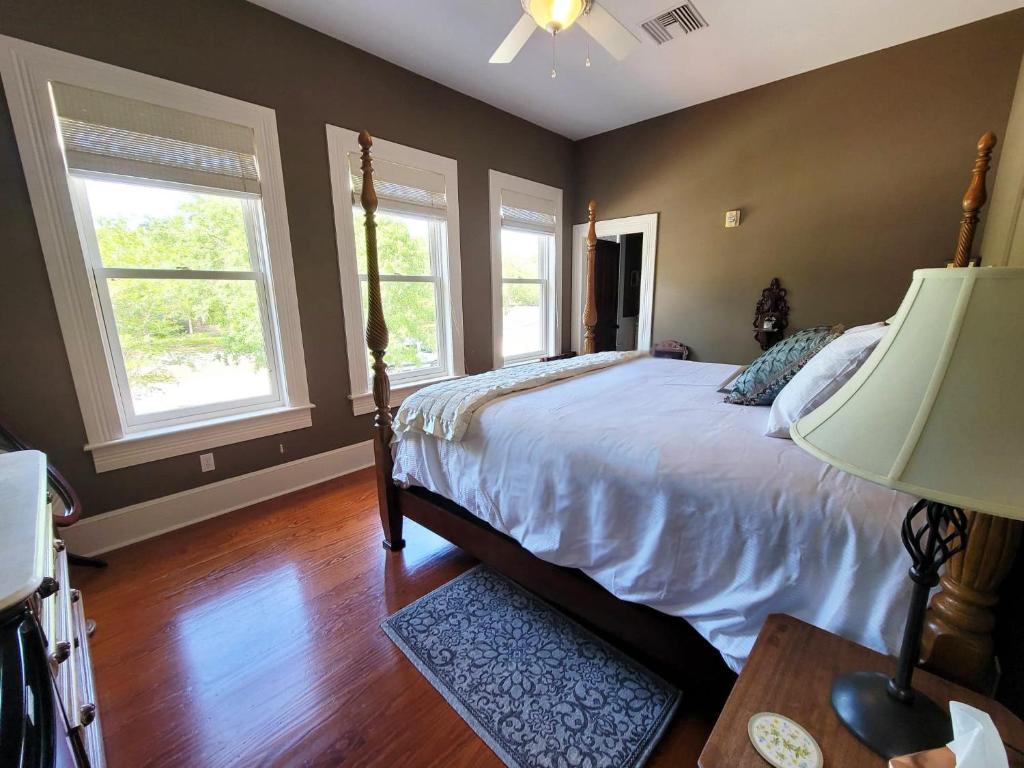 Southern Charm in the Camellia Rose Inn photo 2