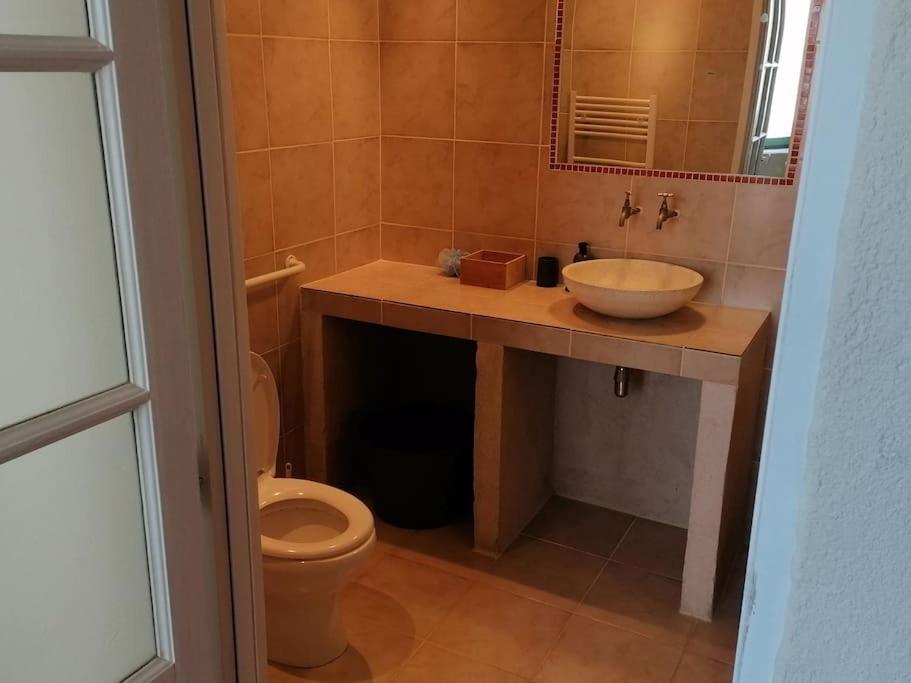 Maison chaleureuse avec cheminée photo 2