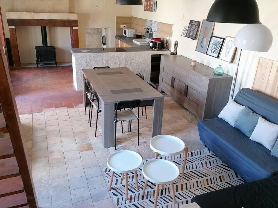 Maison chaleureuse avec cheminée photo 4