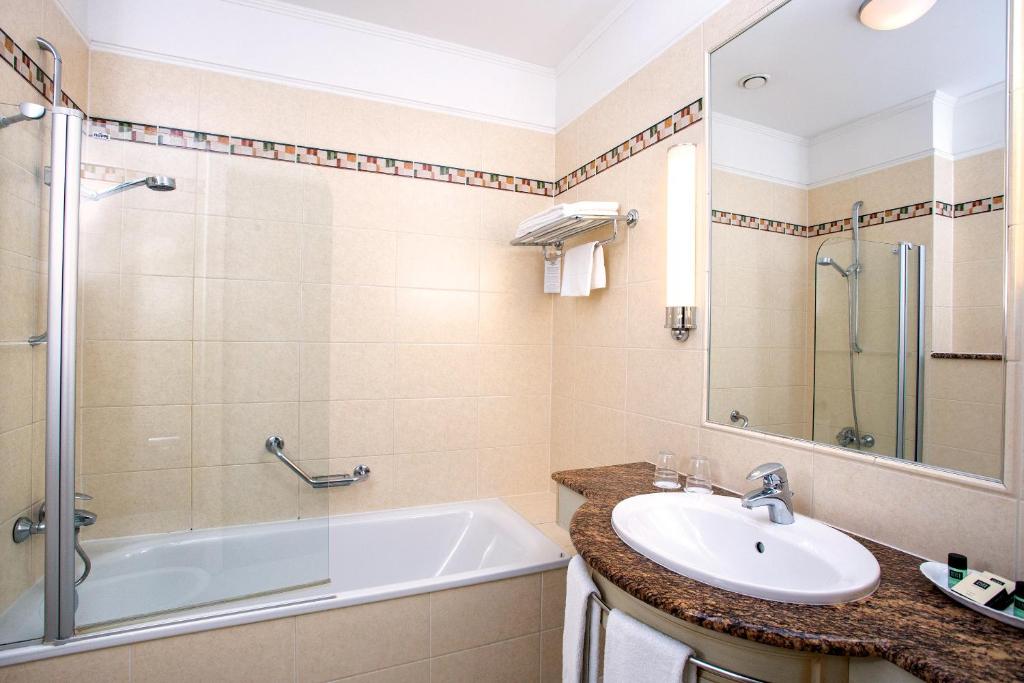 Двухместный (Двухместный номер Делюкс с 2 отдельными кроватями), Danubius Hotel Astoria City Center
