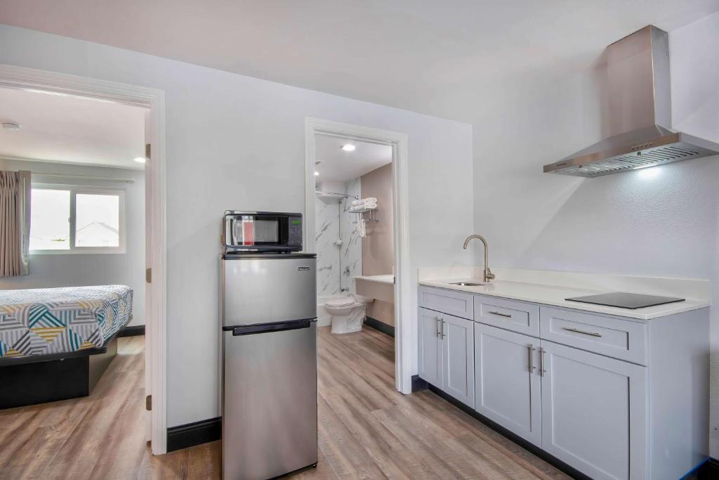 Studio 6 Eureka, CA – Old Town image