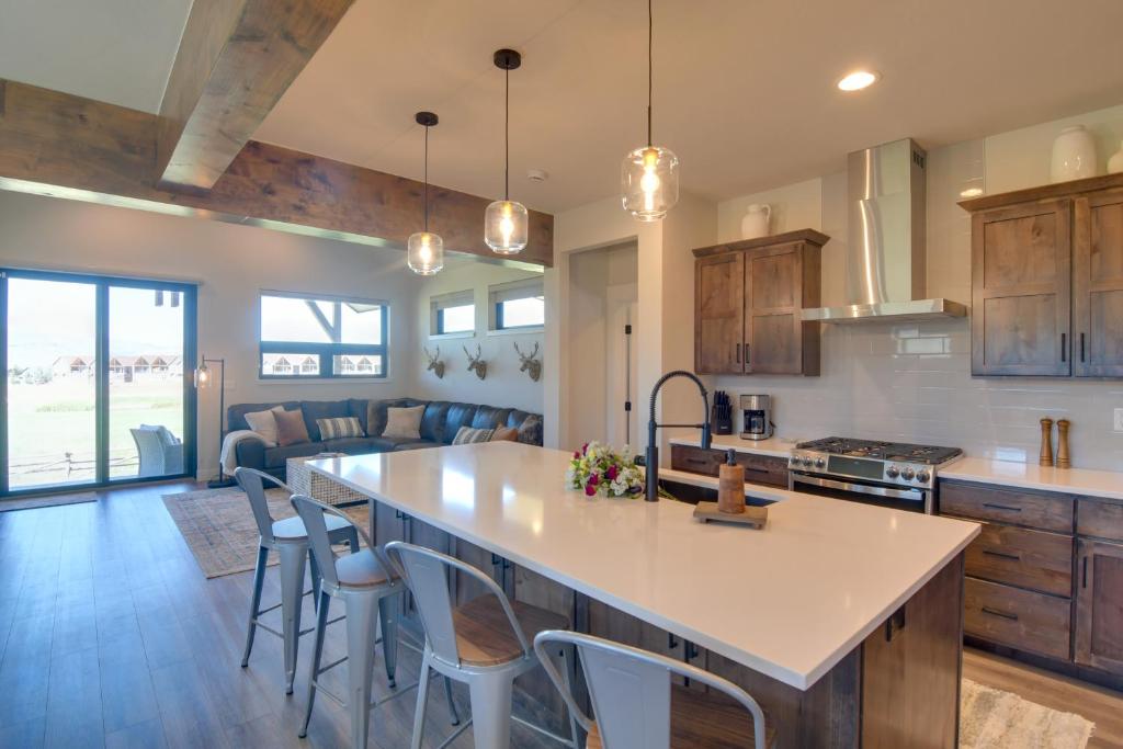 New Home with Hot Tub, EV Charger Near Winter Park! photo 3