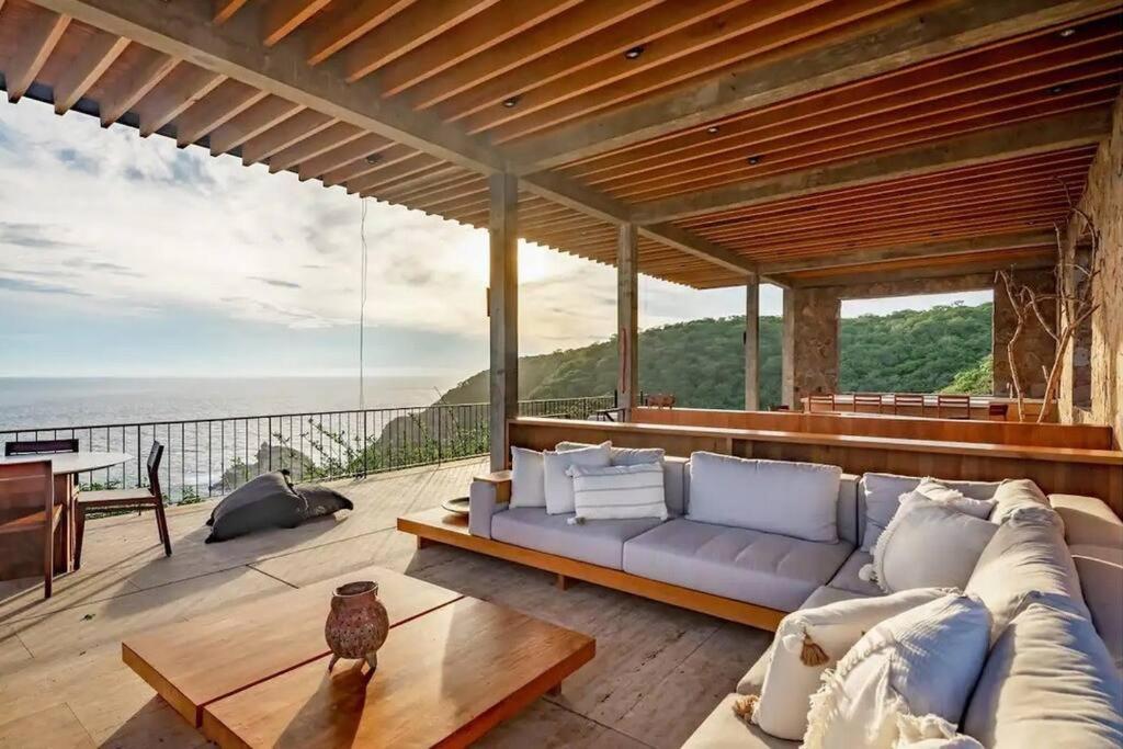 Casa Guayacan Incredible Beach Front Villa