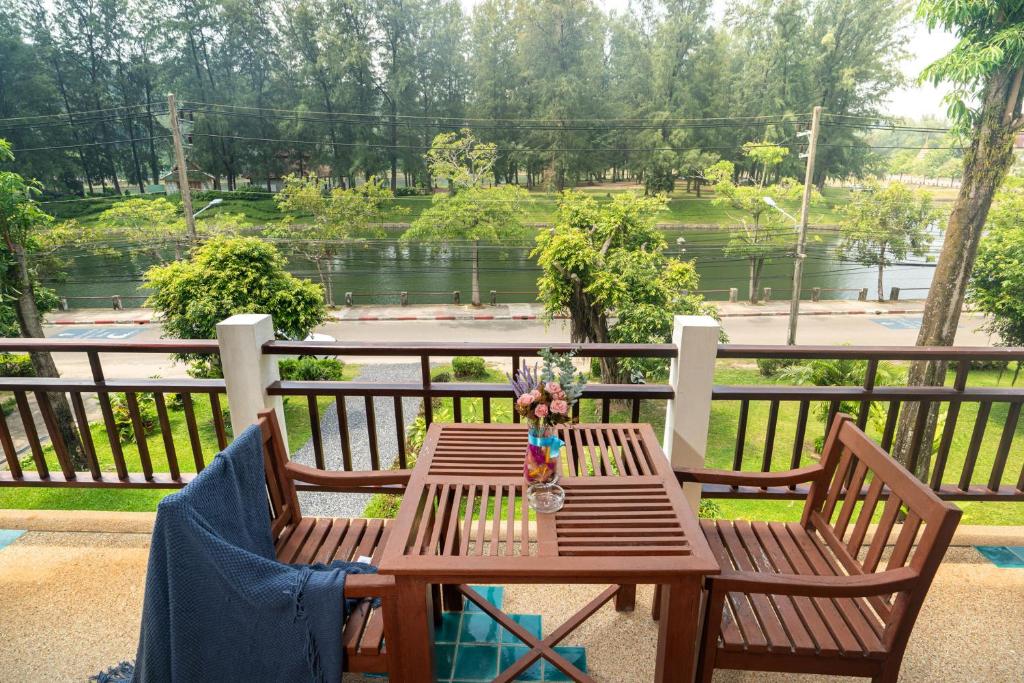 Beachside Apt. Short Walk to Nai Harn Beach - 2BR photo 1