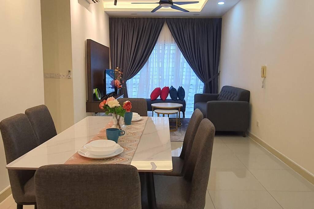 Southville Stay 3 @ Savanna Executive Suite photo 1