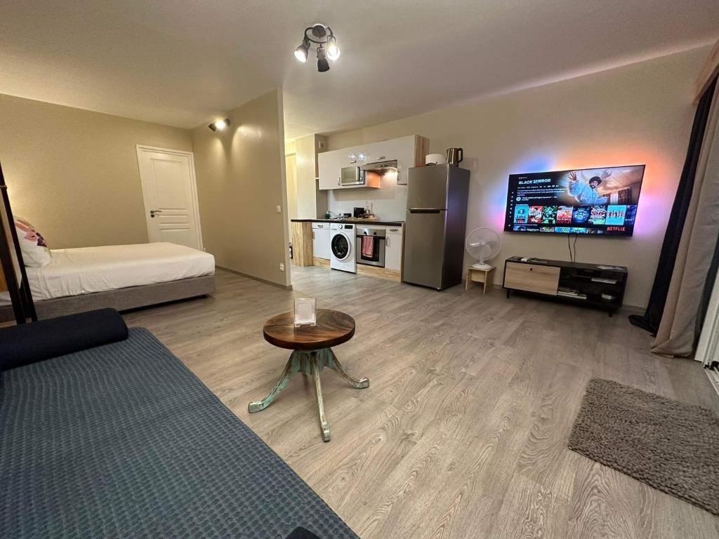 Premium suite proche aéroport, Wifi, Piscine, Parking photo 4