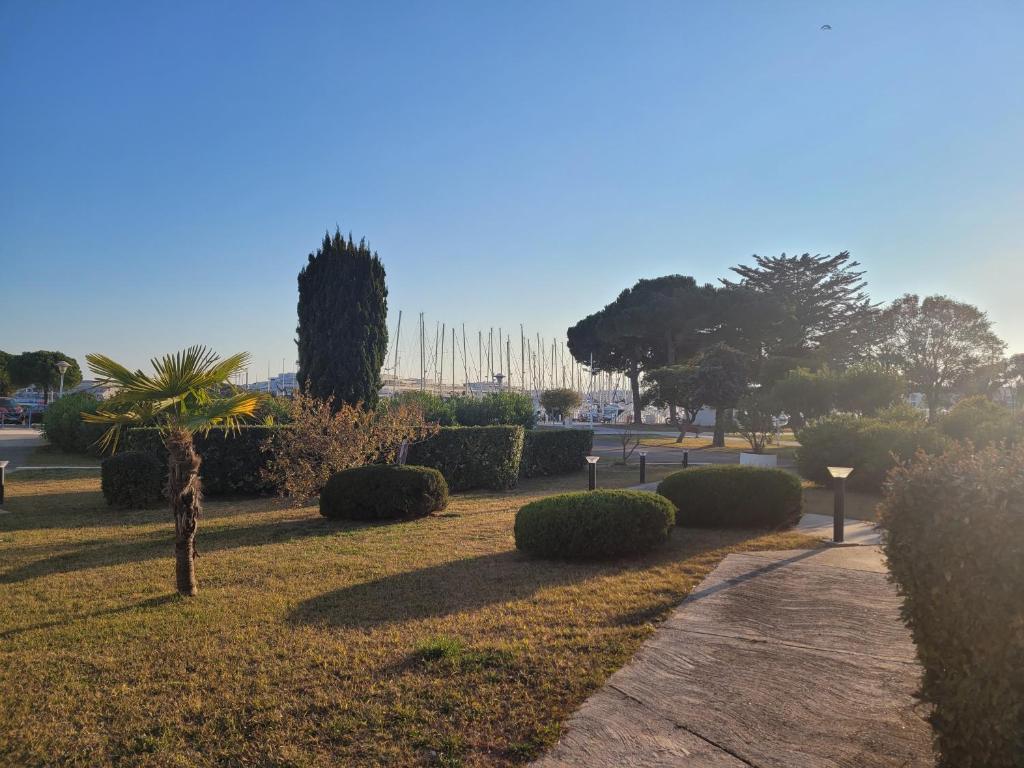 Spacieux rez de jardin vue sur port de plaisance photo 4