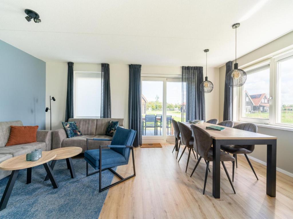 Modern holiday home in Scherpenisse with infrared sauna photo 2