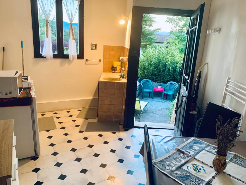 T2 en maison ancienne photo 1