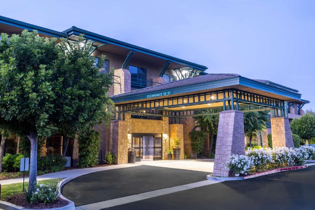 Hampton Inn & Suites Agoura Hills photo 1
