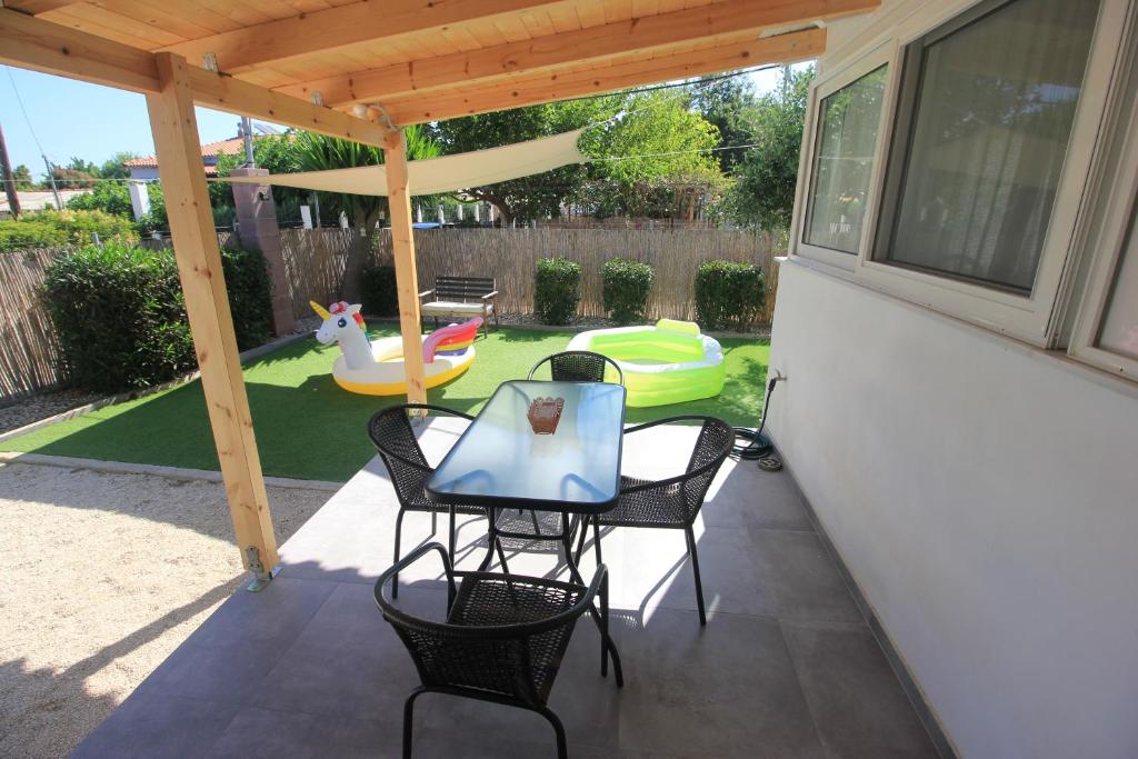Brand new house with garden, next to the beach photo 3