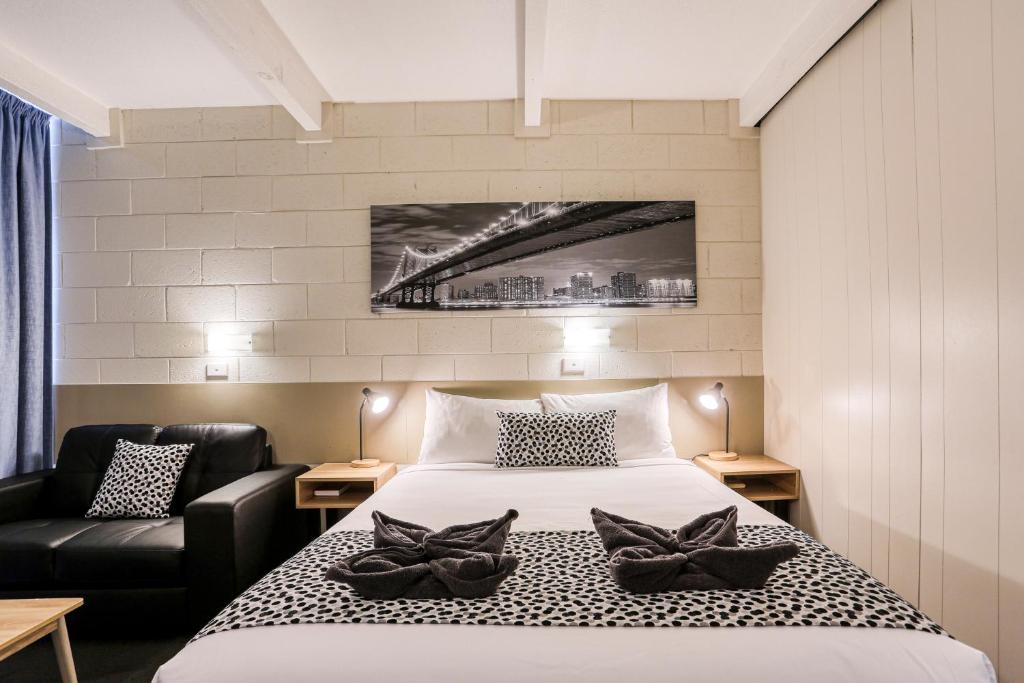 Castle Creek Motel photo 3