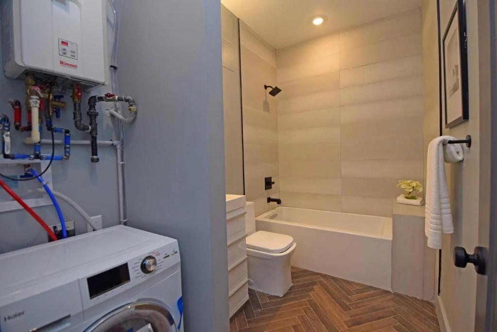 Cozy Apartment in Historic OTR photo 2