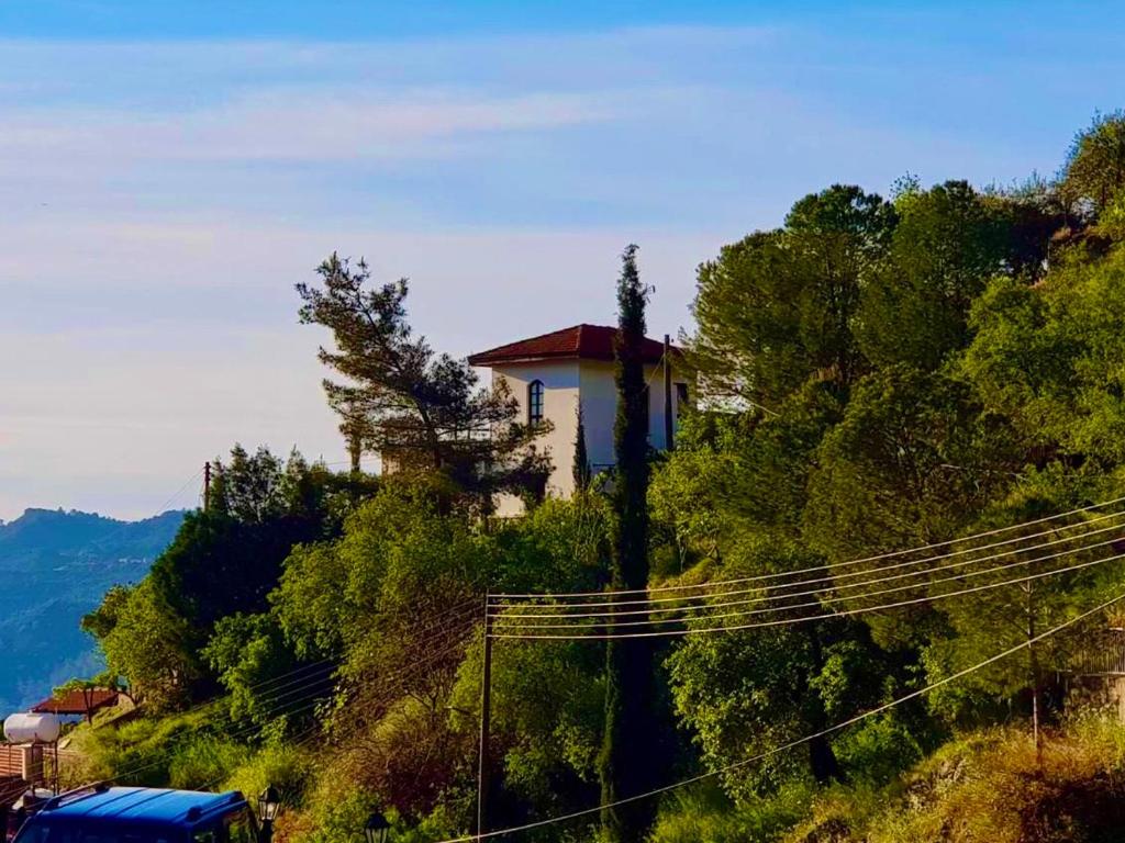 Traditional House with Mountain View - Dierona Village