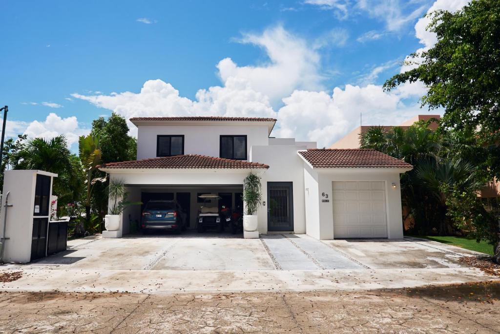 Villa de Lujo en Puerto Aventuras: Tu Refugio Privado en el Paraíso photo 1