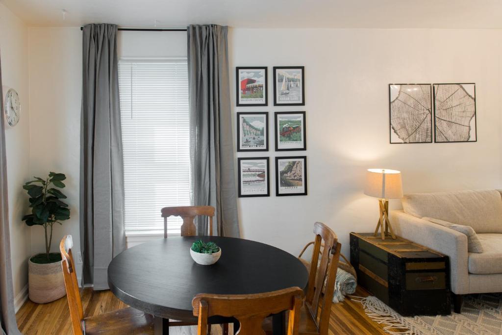 Downtown & Campus Wifi W D Netflix 2Br 1Ba photo 1