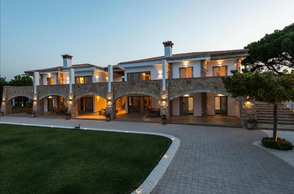 Amelia Villa Collection