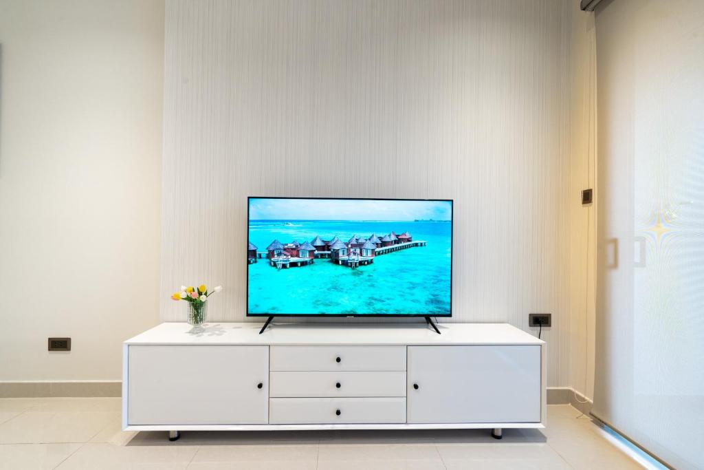 MIN' Apartment - Saigon Royal Residence Upscale Apartment near D1 Free Pool - Gym