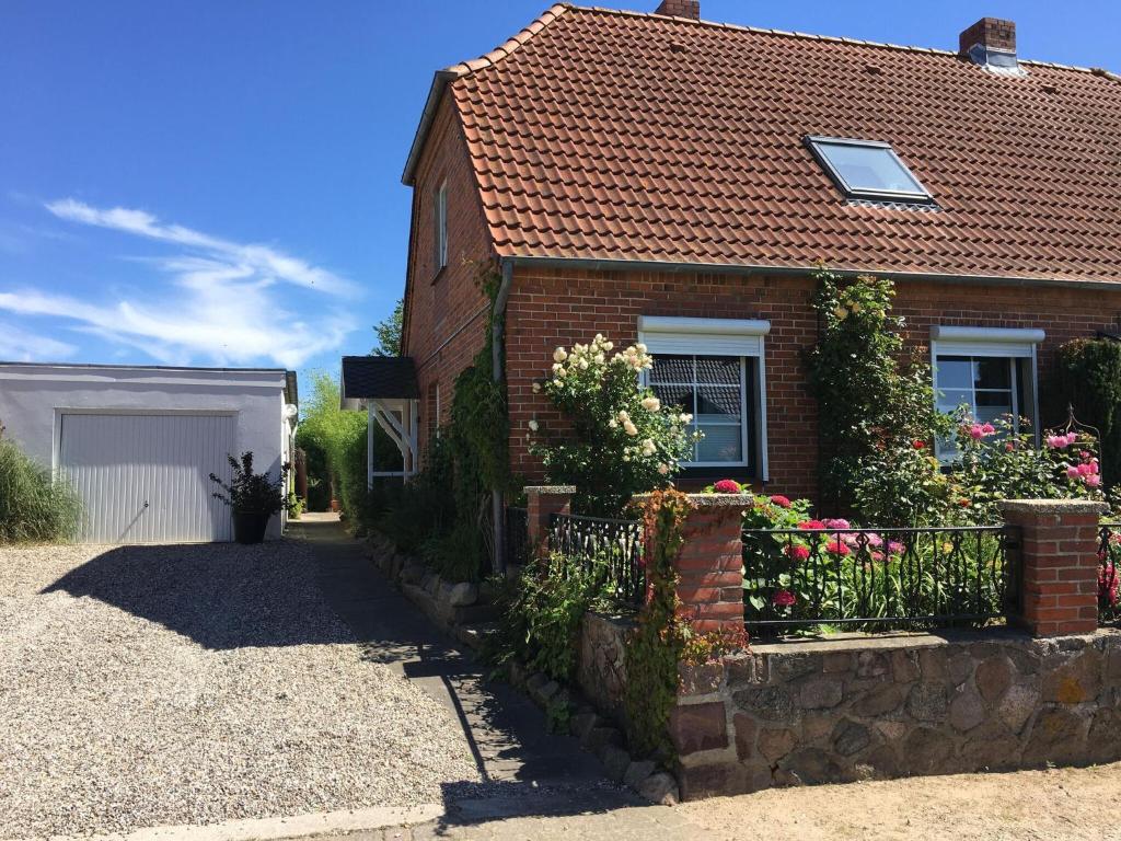 Strandwind holiday home with winter garden on the Baltic Sea photo 2