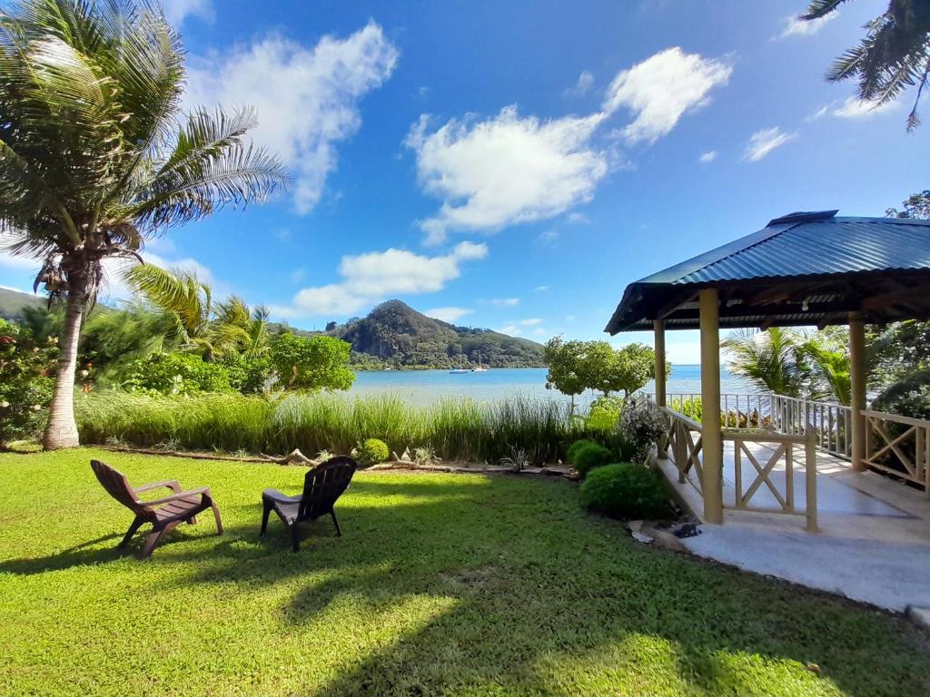 RAIATEA, OPOA, Fare Rêvé, Bord de mer photo 3